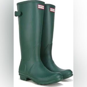 NWT! BRAND NEW Hunter original tall rain boot size 5 in matte green
